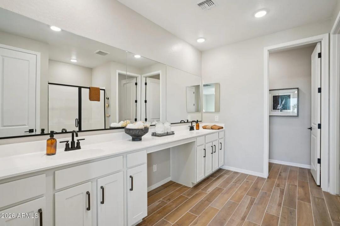 Real Estate Picture 34