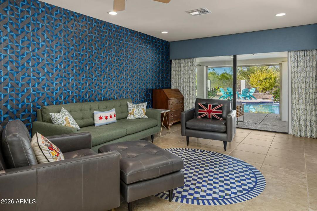 Real Estate Picture 4