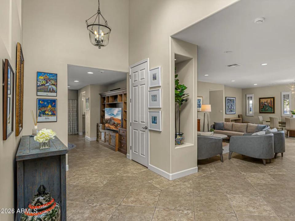 Real Estate Picture 3