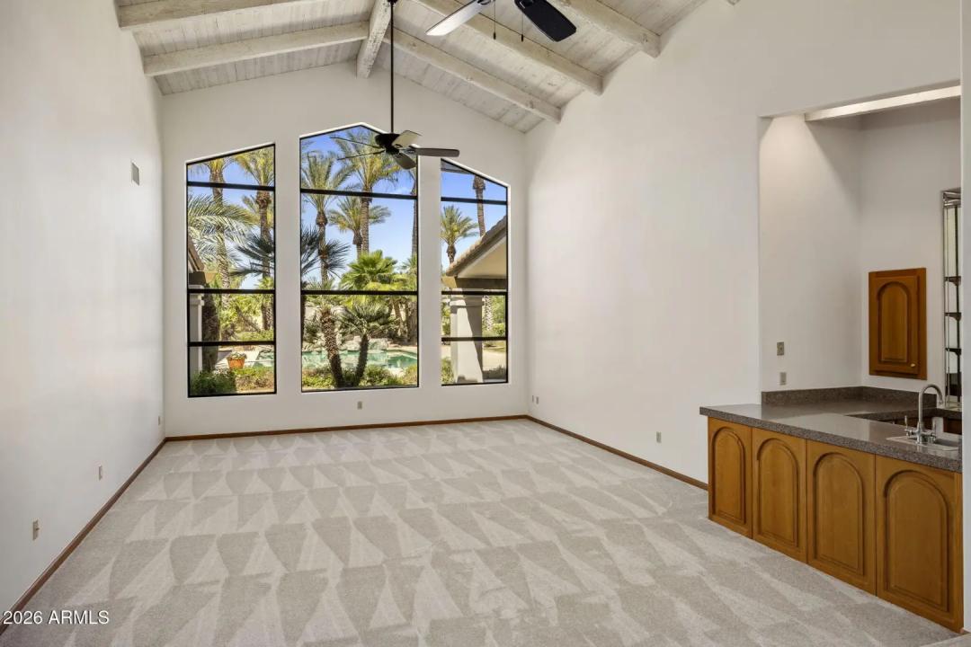 Real Estate Picture 4