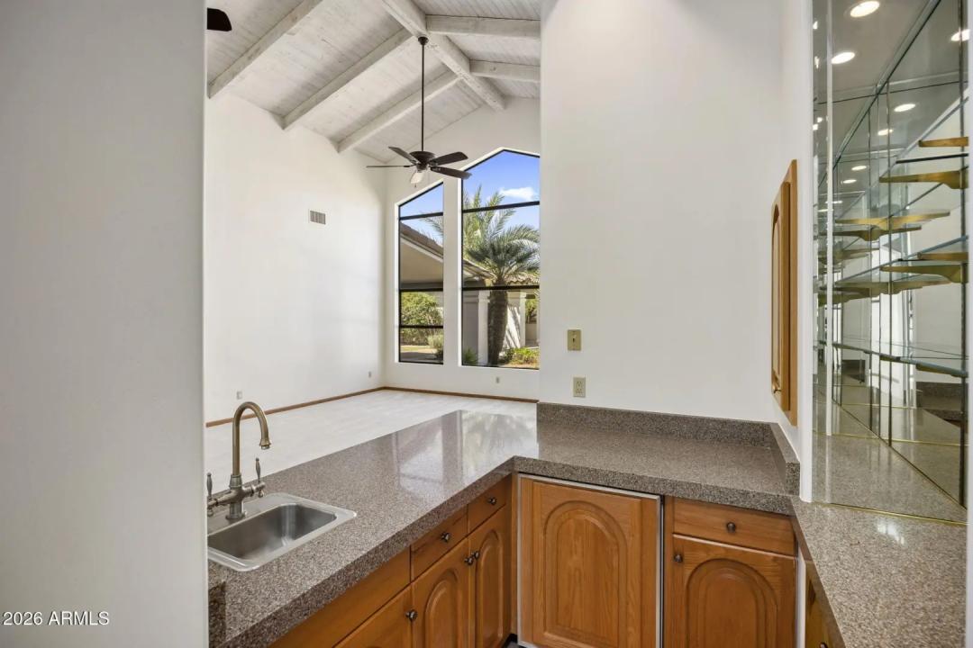 Real Estate Picture 7