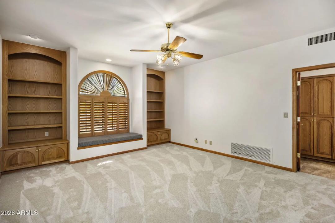 Real Estate Picture 14