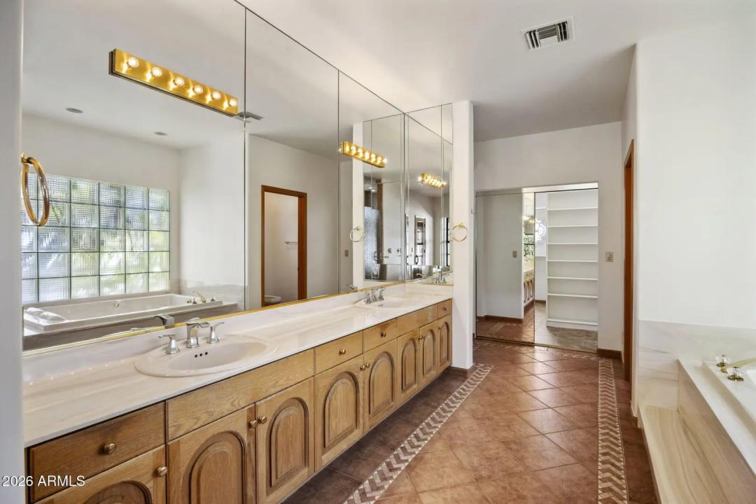 Real Estate Picture 10