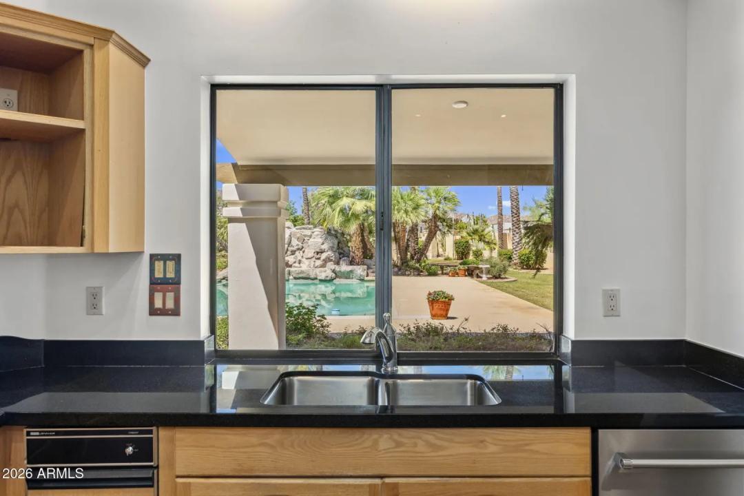 Real Estate Picture 22