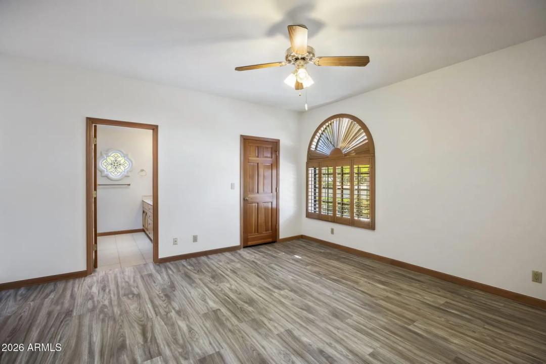 Real Estate Picture 23