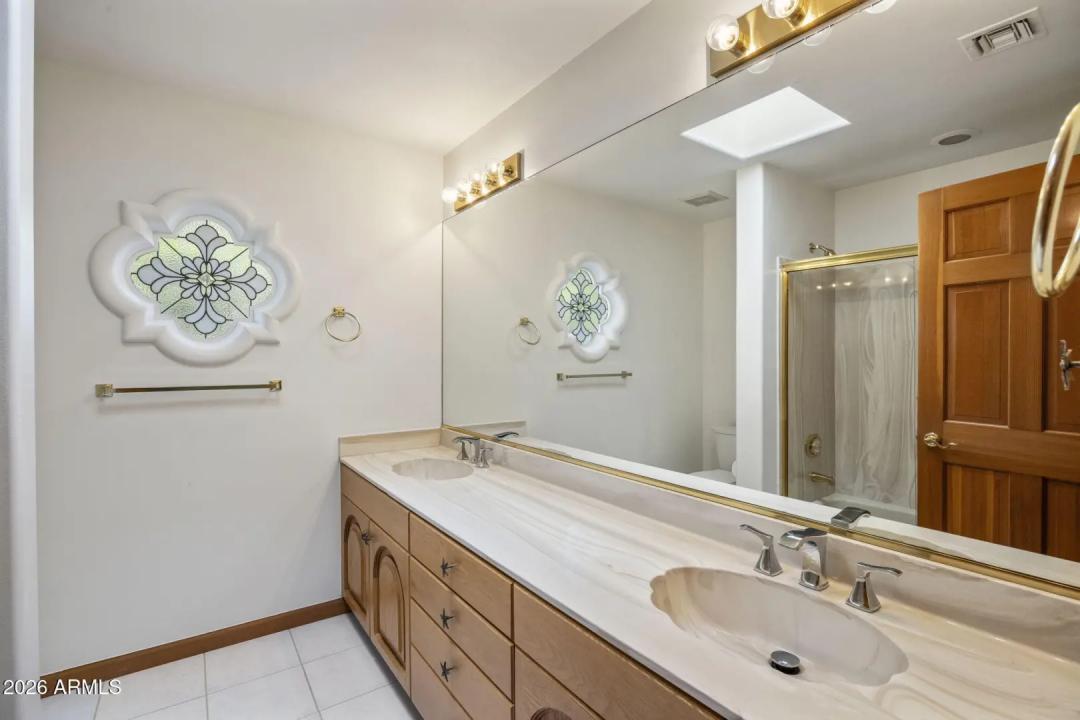 Real Estate Picture 24
