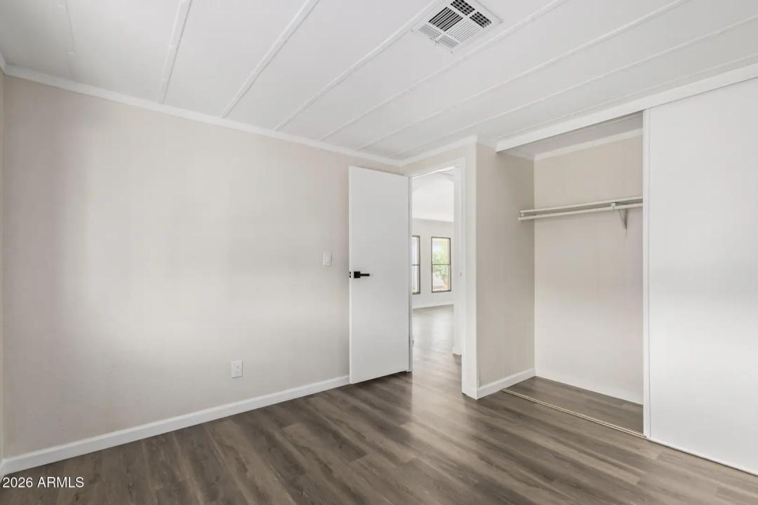 Real Estate Picture 12