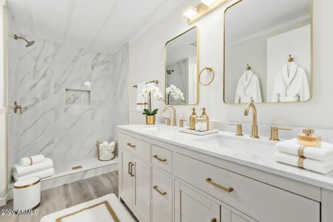 Real Estate Picture 12