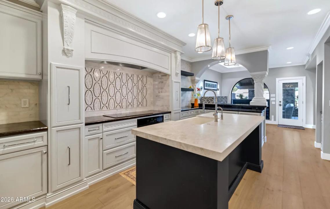 Real Estate Picture 10