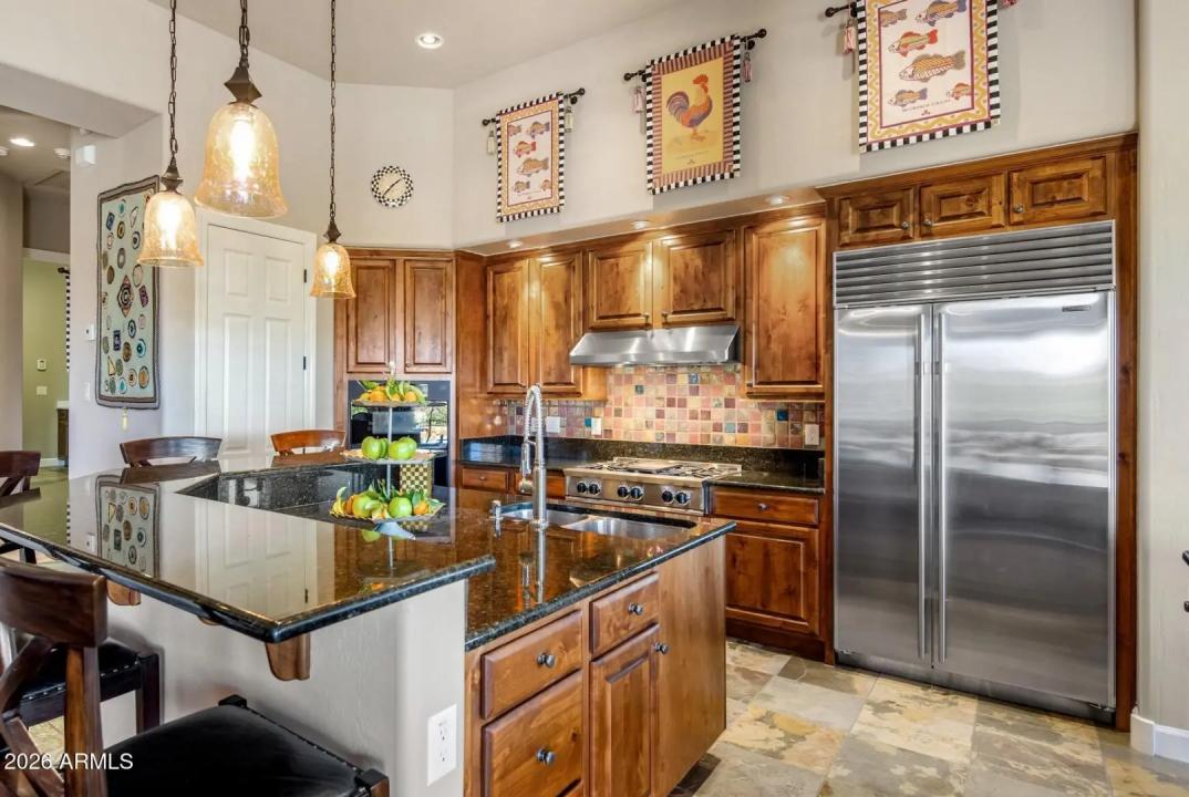 Real Estate Picture 9