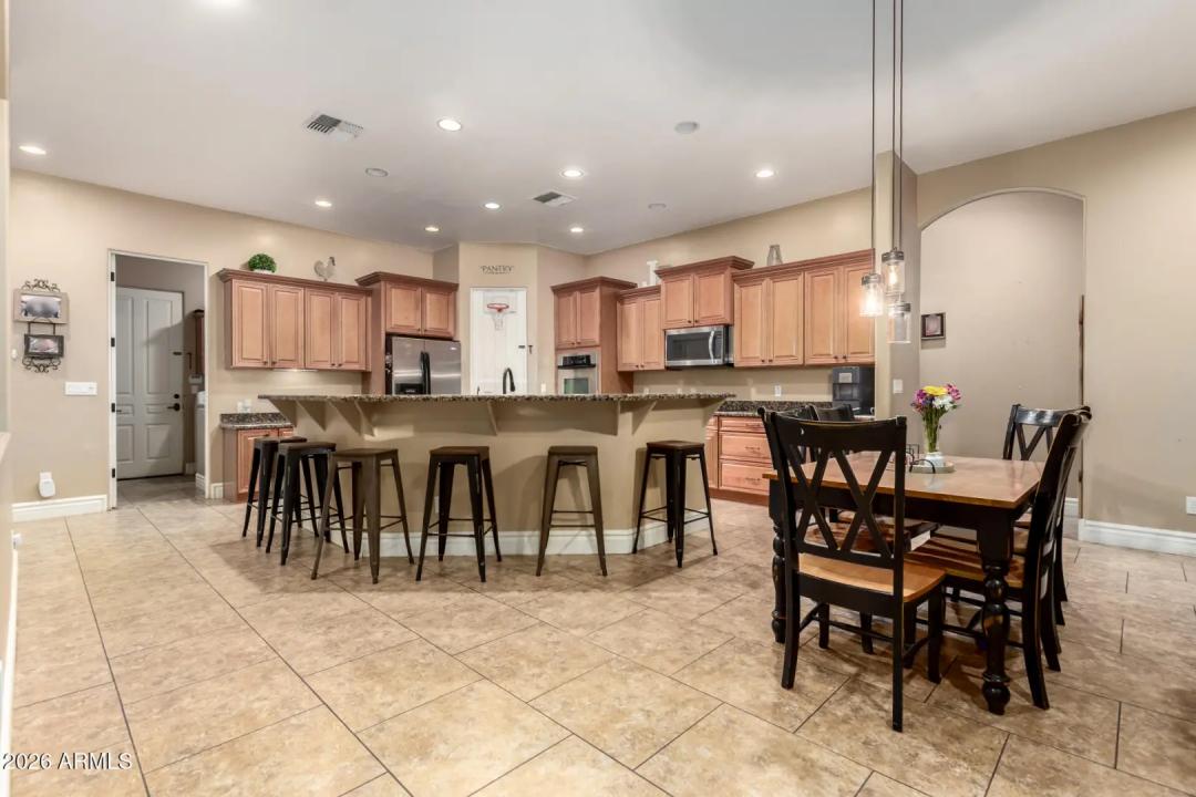 Real Estate Picture 18