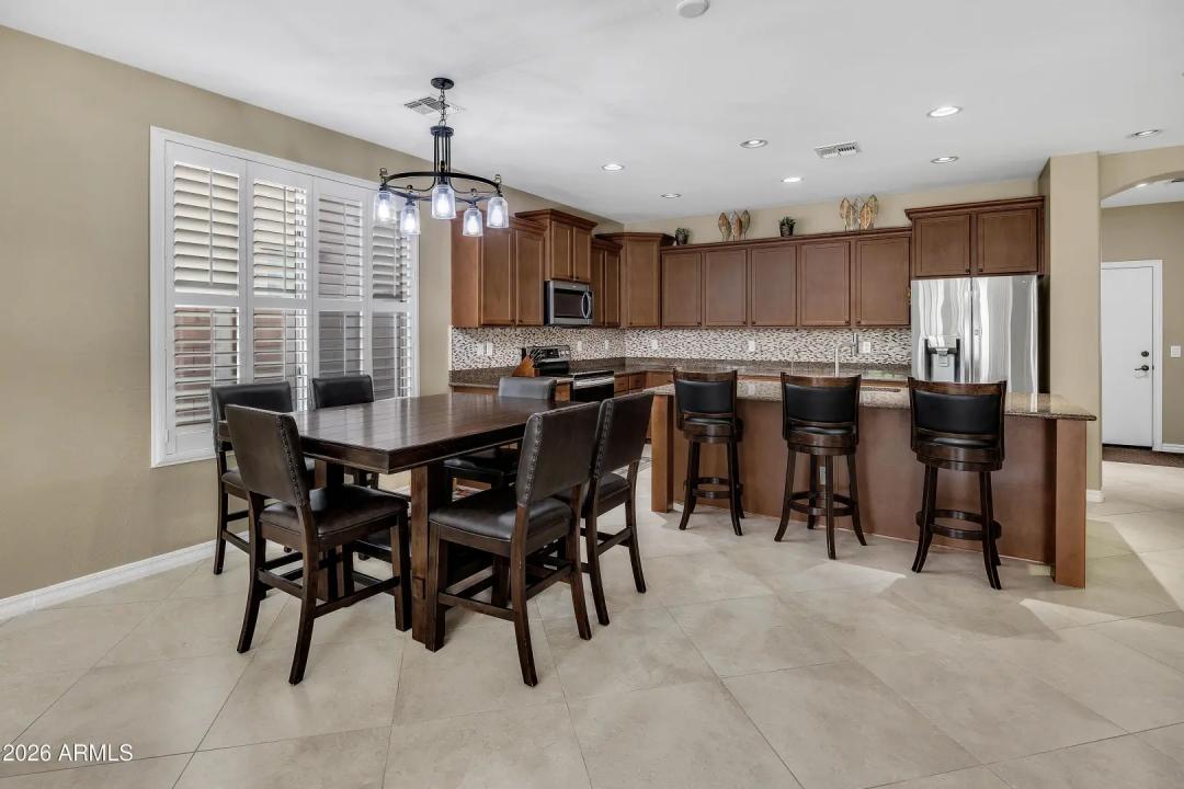 Real Estate Picture 9