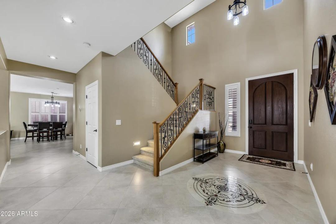 Real Estate Picture 3