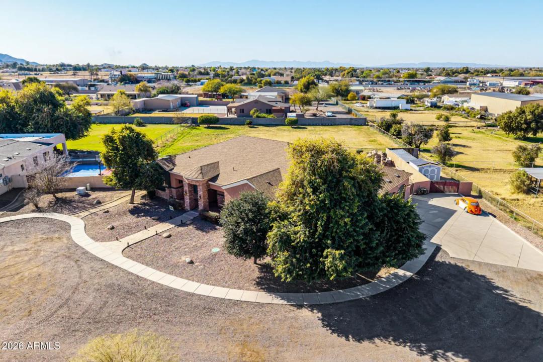 Real Estate Picture 5