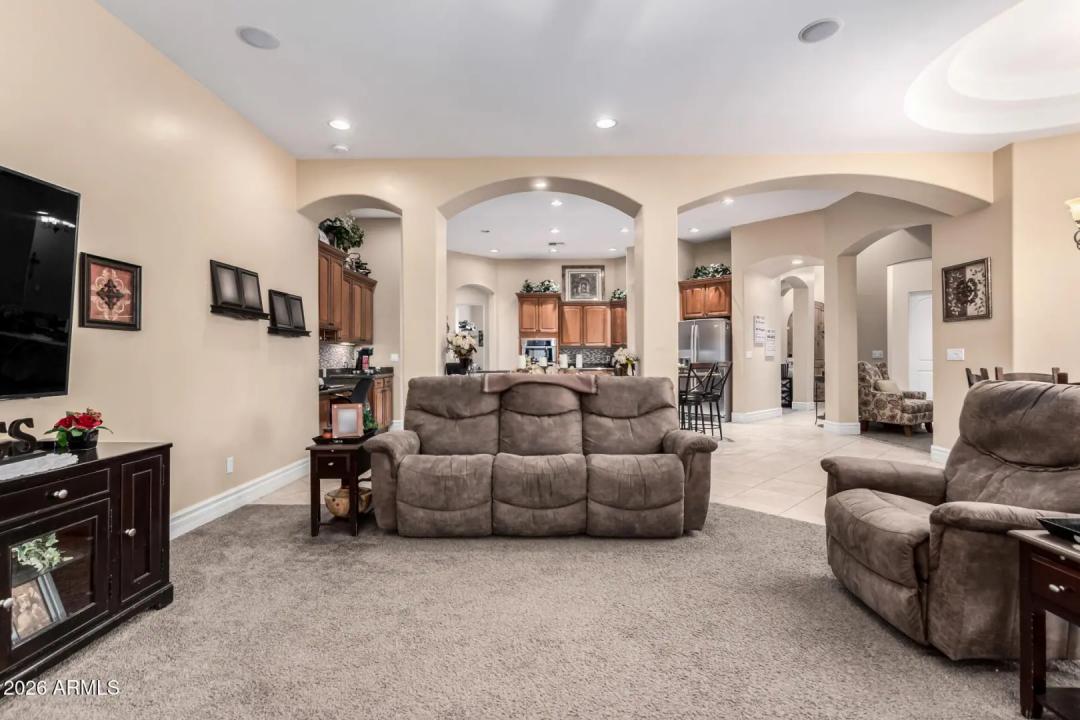 Real Estate Picture 18