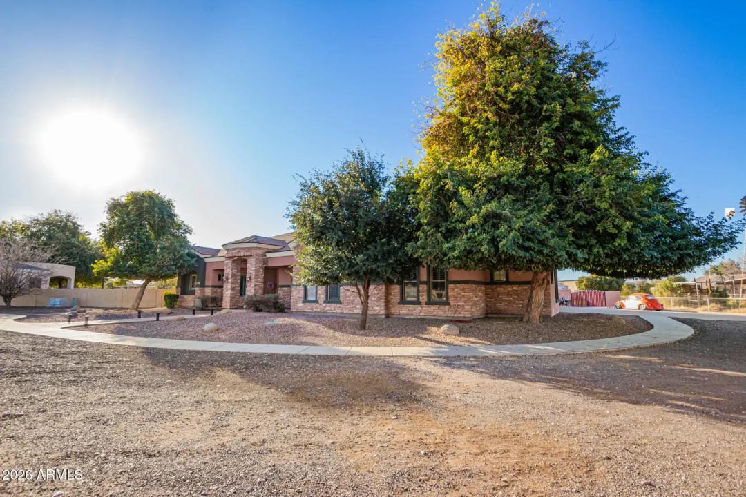 Real Estate Picture 4