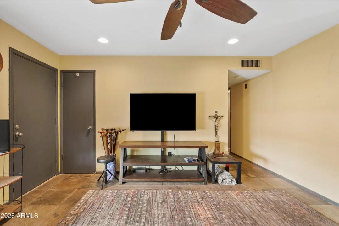 Real Estate Picture 3