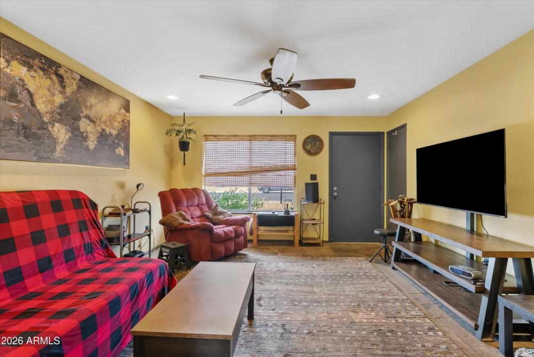 Real Estate Picture 4