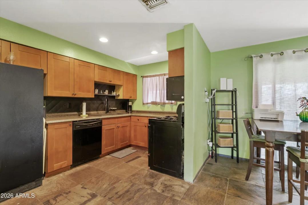 Real Estate Picture 8