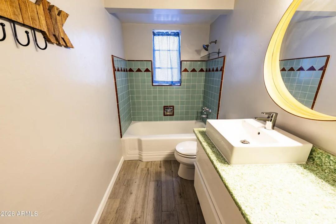 Real Estate Picture 7