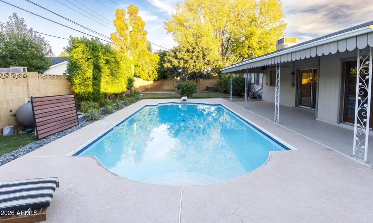 Real Estate Picture 9