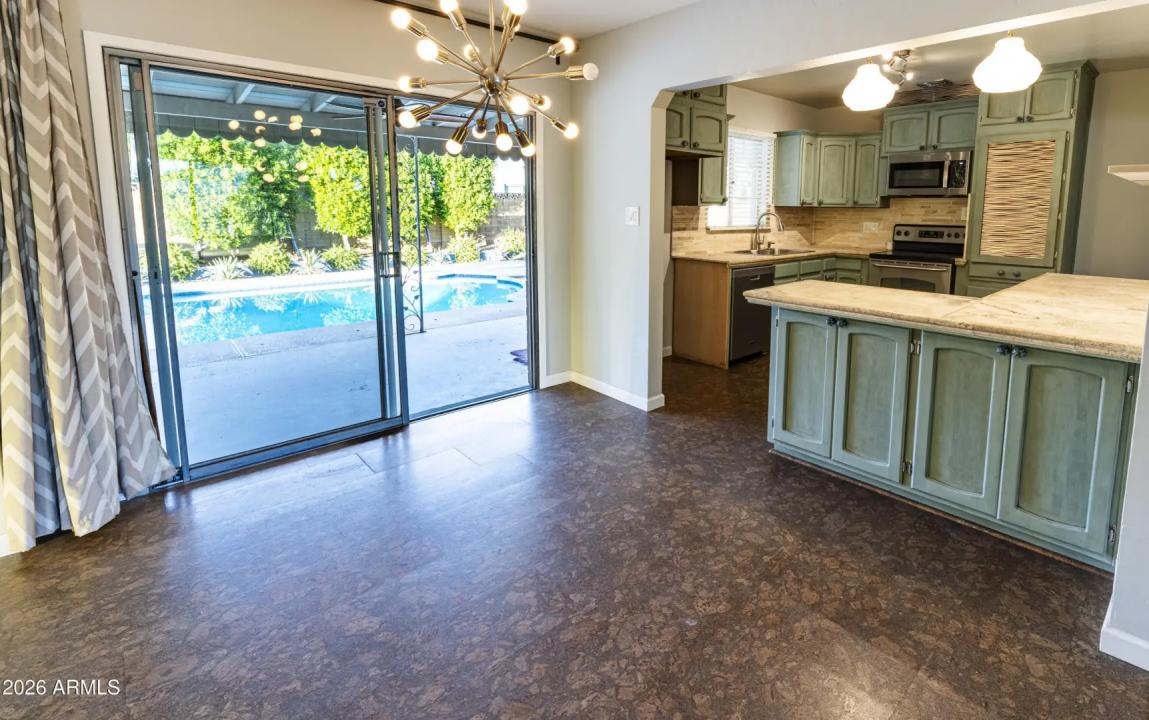 Real Estate Picture 11