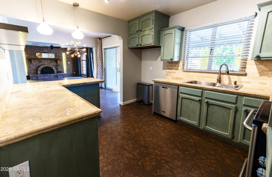 Real Estate Picture 12