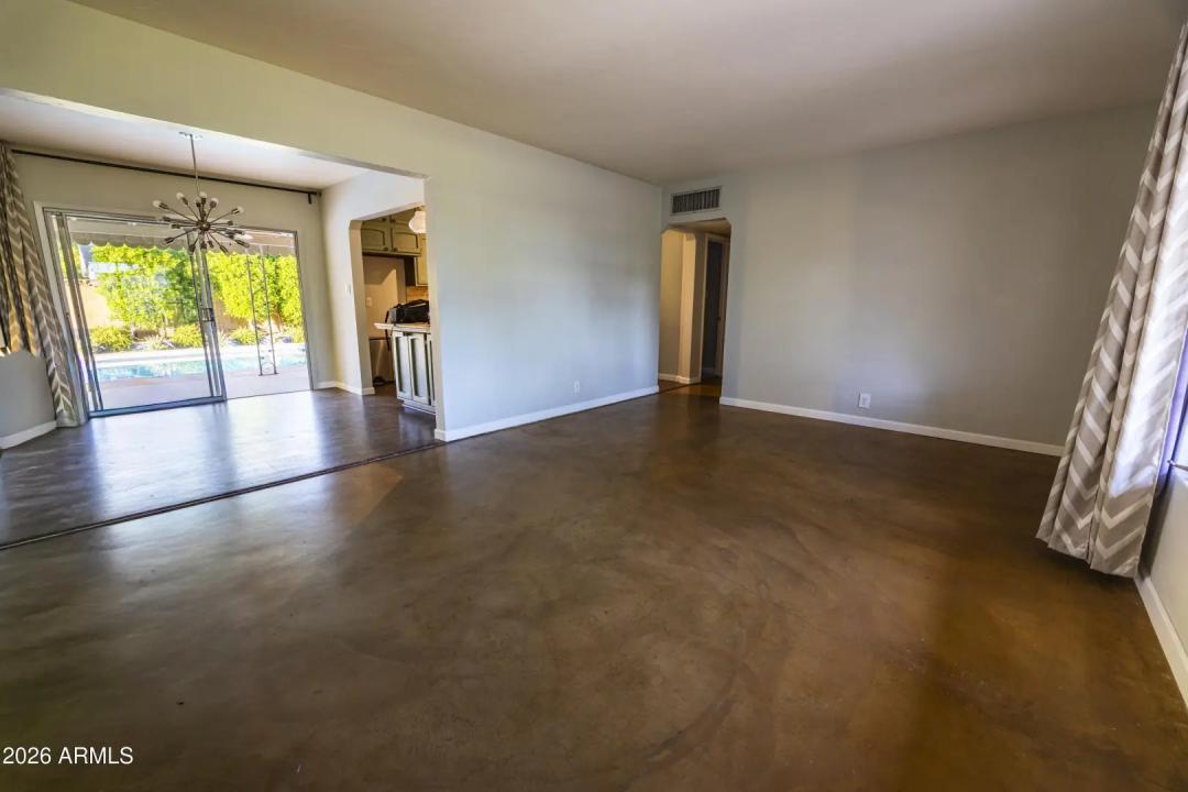 Real Estate Picture 18