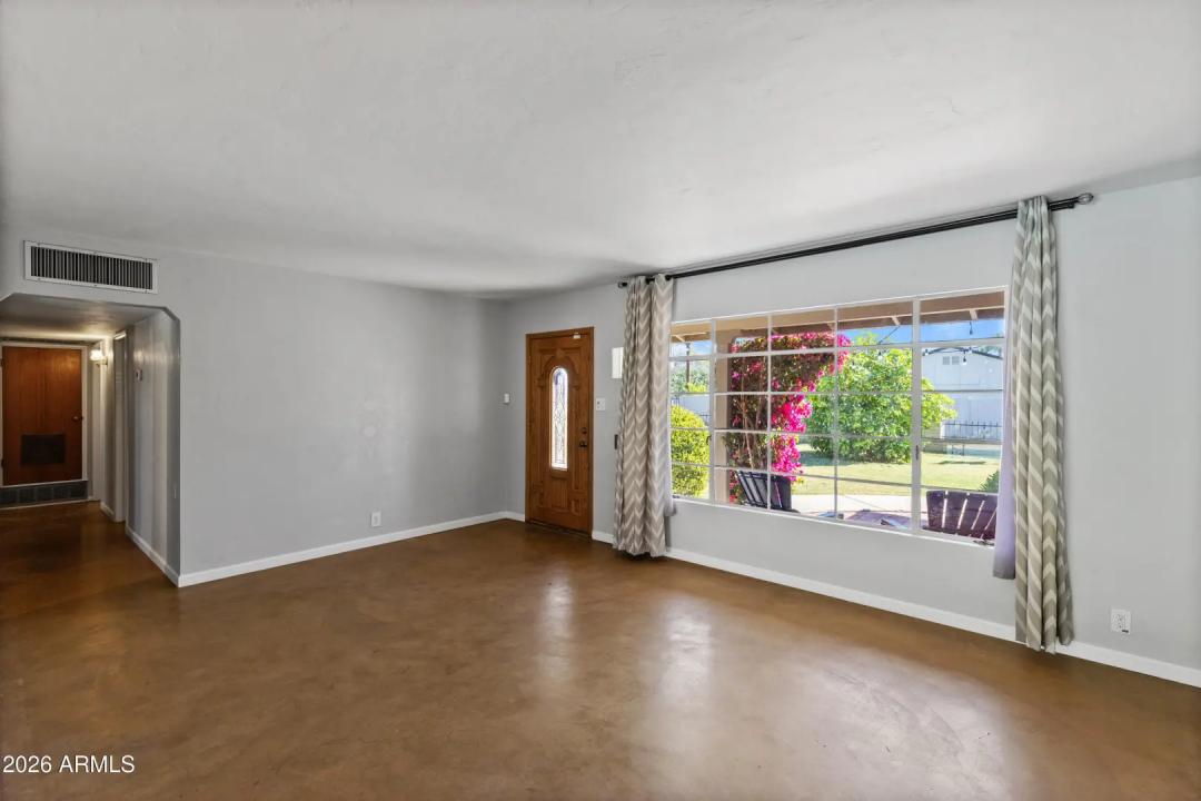 Real Estate Picture 12