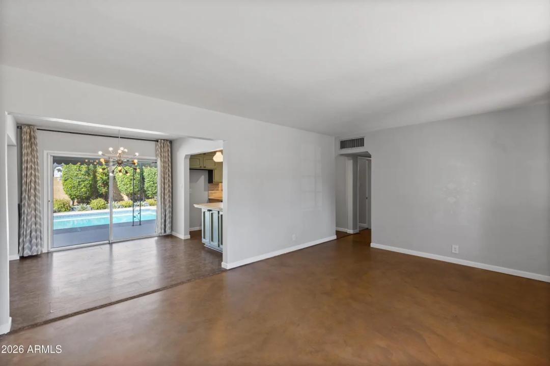 Real Estate Picture 13