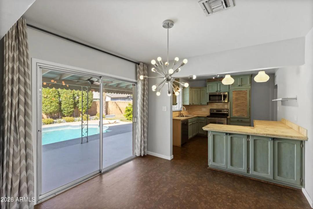 Real Estate Picture 16