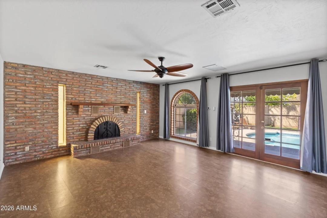 Real Estate Picture 17