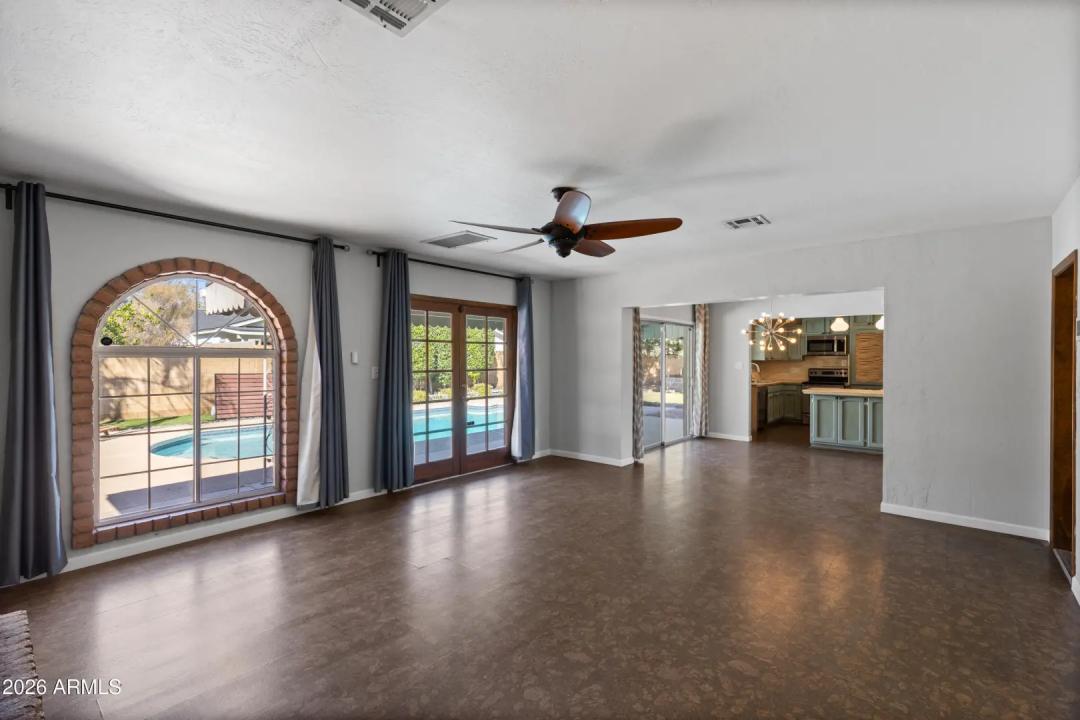 Real Estate Picture 18