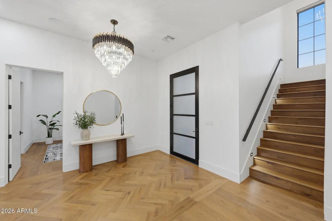 Real Estate Picture 7