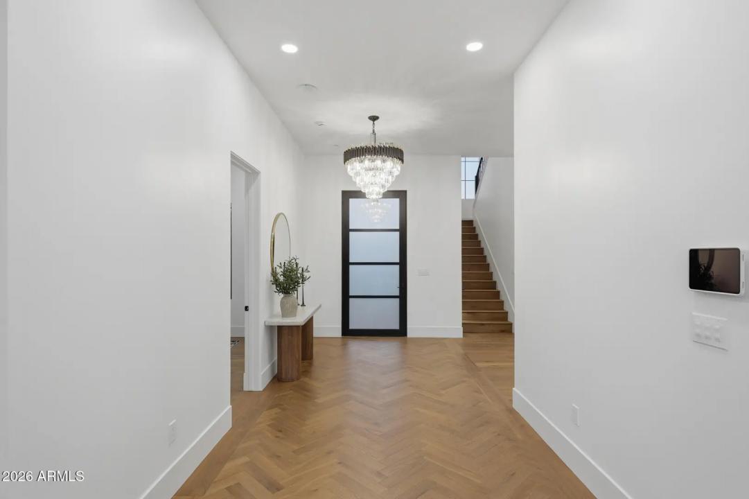 Real Estate Picture 8