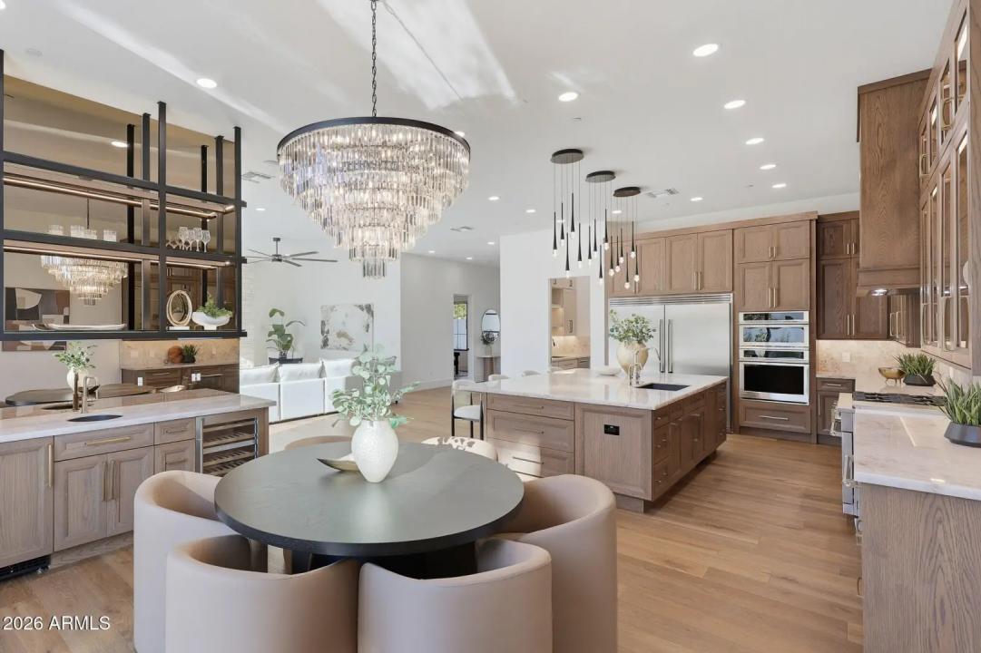 Real Estate Picture 4