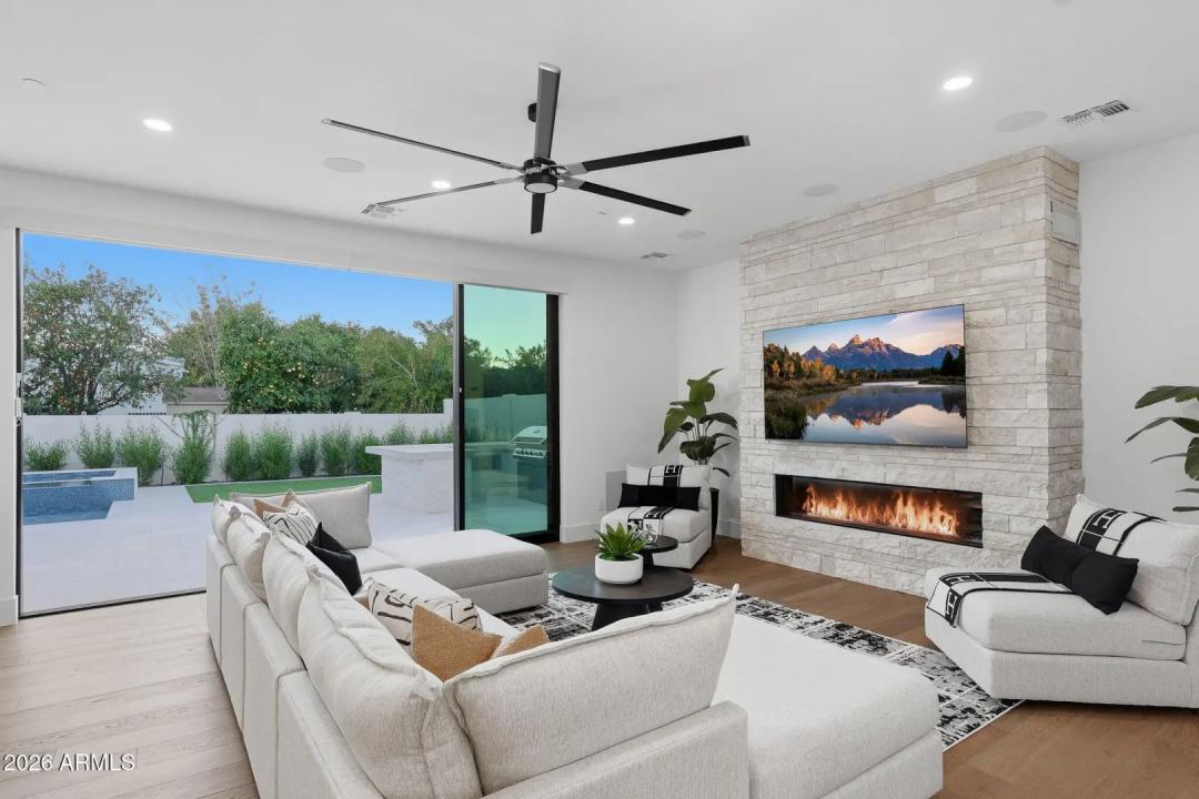 Real Estate Picture 11