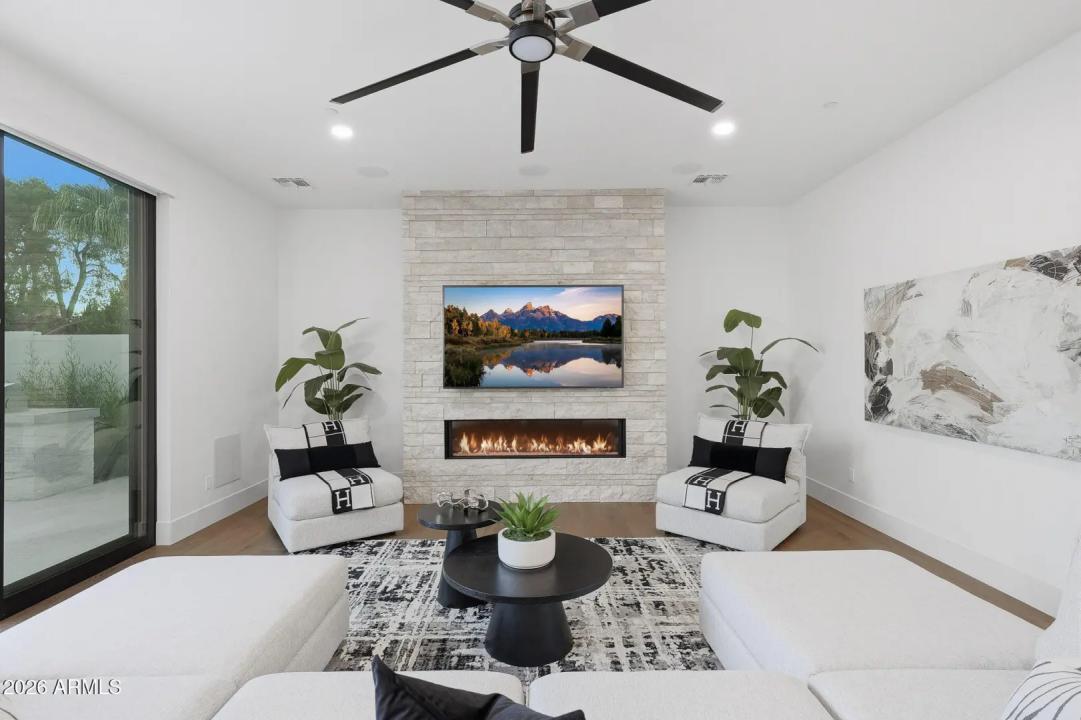 Real Estate Picture 12