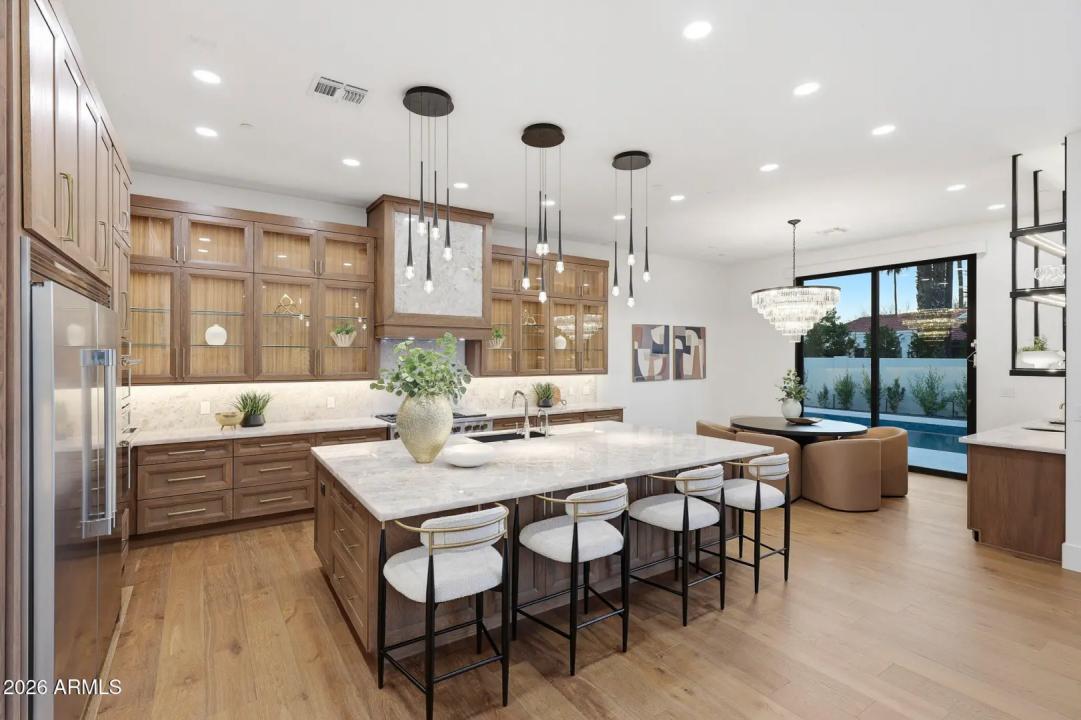 Real Estate Picture 3