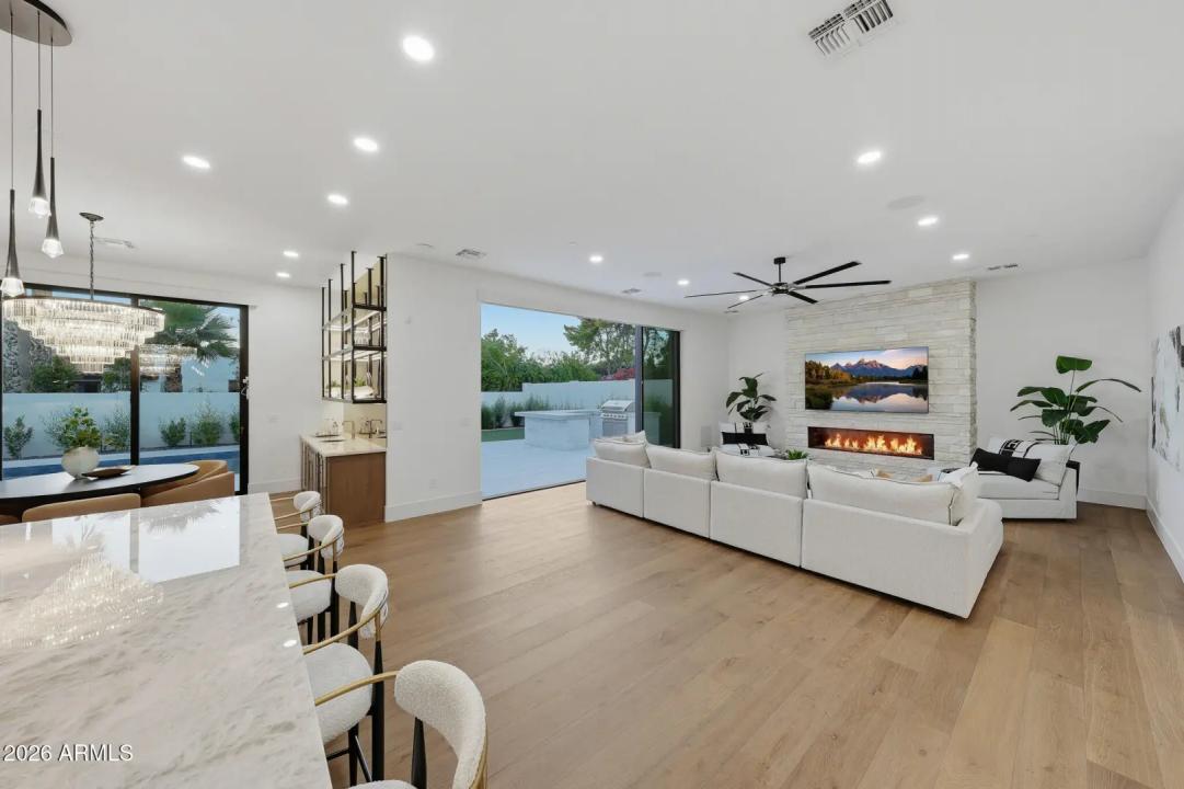 Real Estate Picture 14