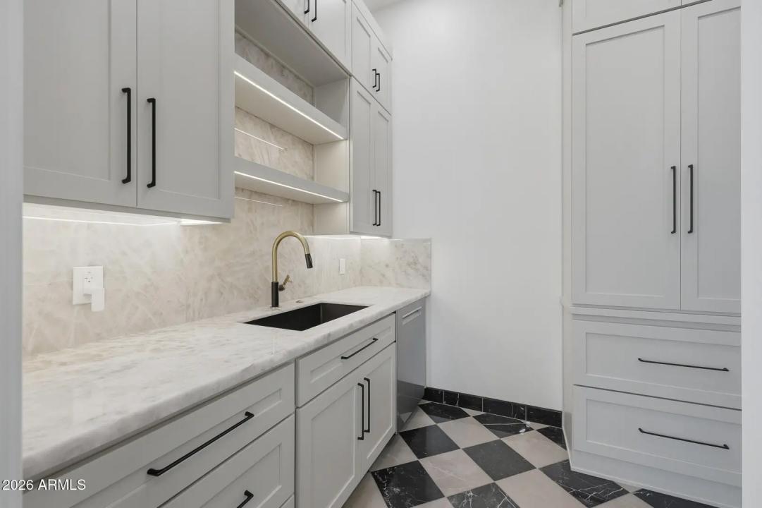 Real Estate Picture 24