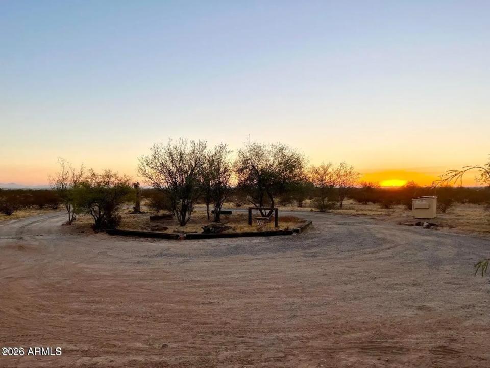 Real Estate Picture 15