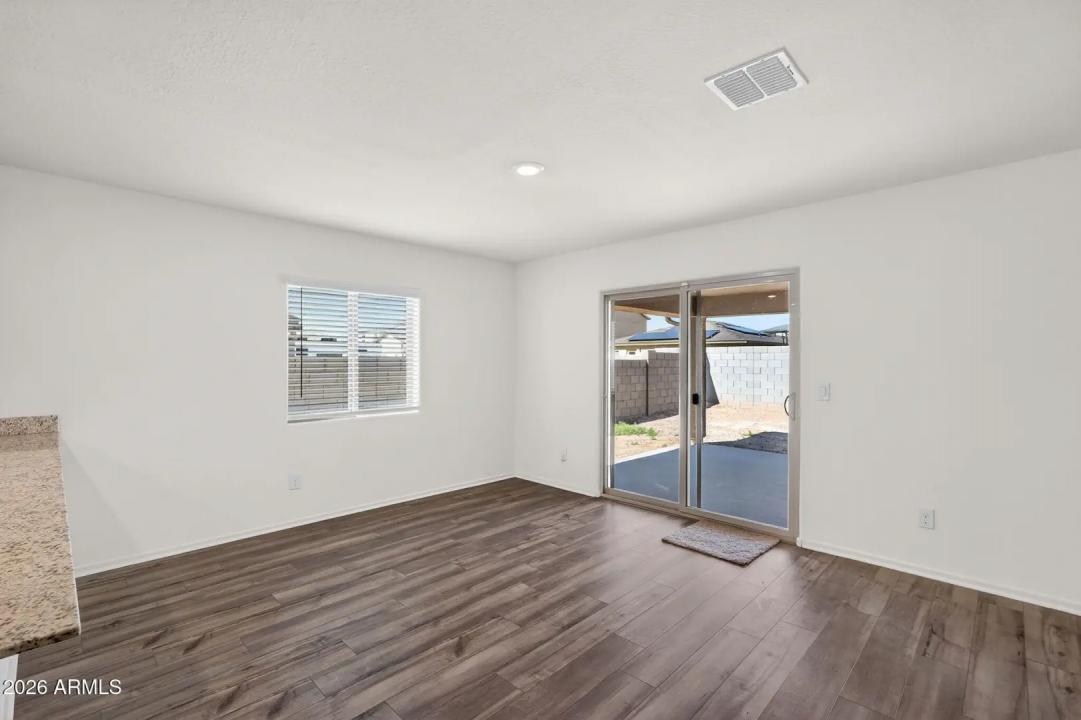 Real Estate Picture 18