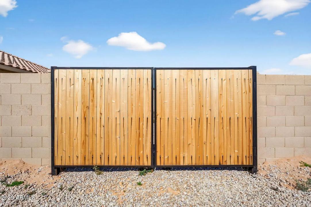 Real Estate Picture 5