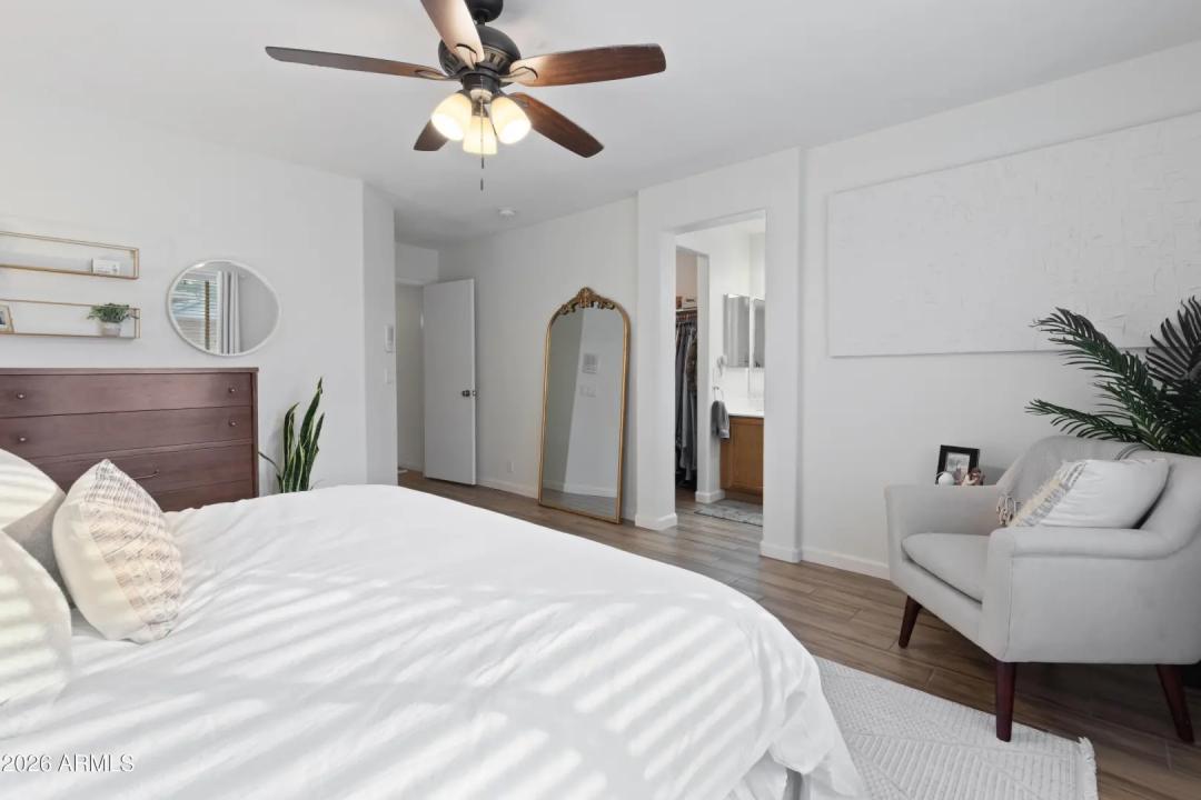 Real Estate Picture 11