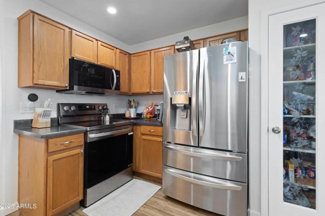 Real Estate Picture 7