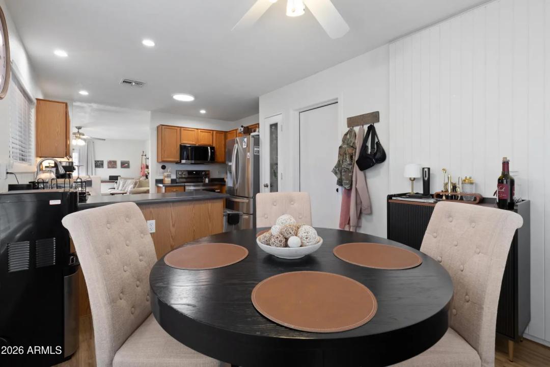 Real Estate Picture 8