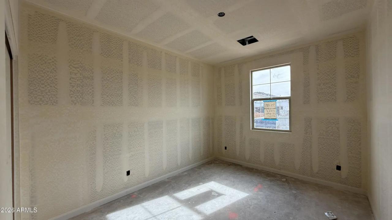 Real Estate Picture 3