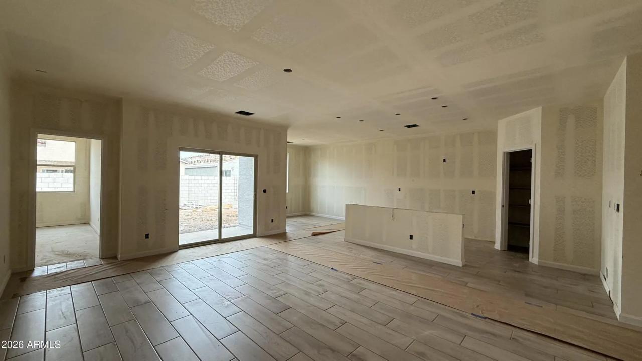 Real Estate Picture 9