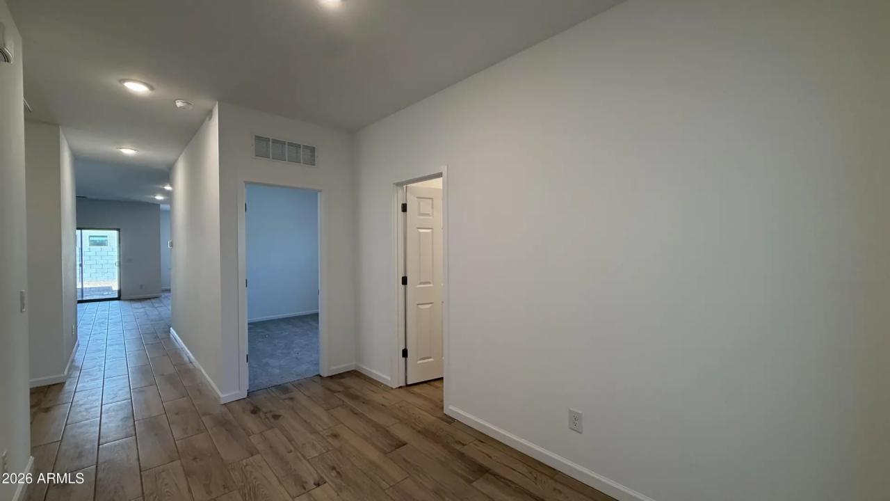 Real Estate Picture 3